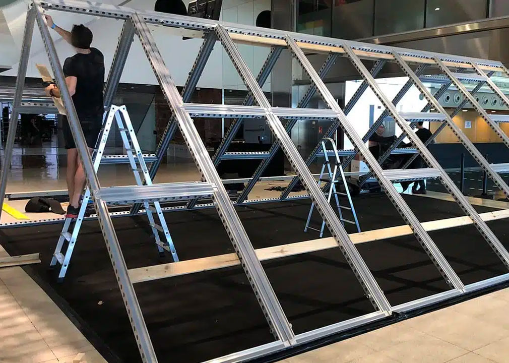 Instalación Pirámide contrucción